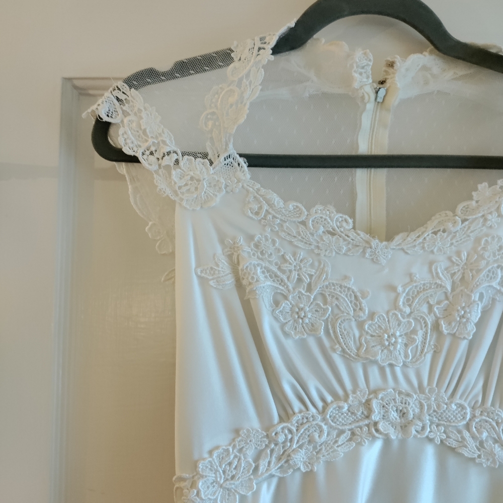 Vintage Wedding Dress - Picture 1 of 9